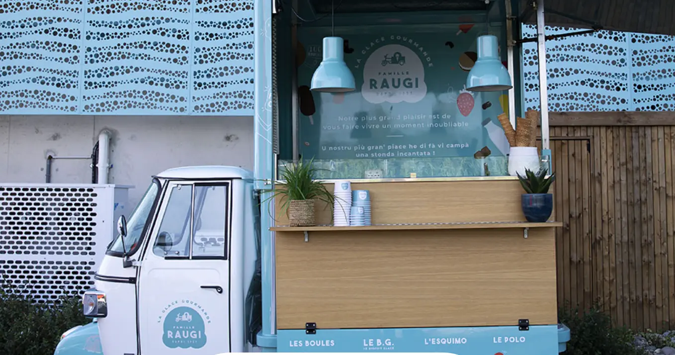 Stand événementiel Raugi avec véhicule glacier